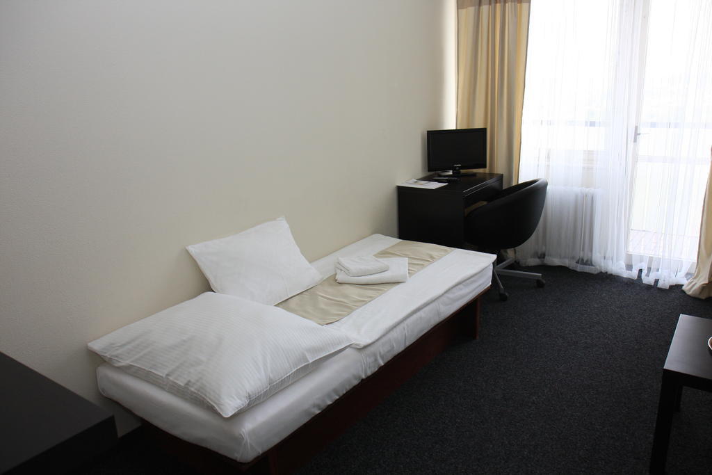 Retro Hotel Kladno Room photo